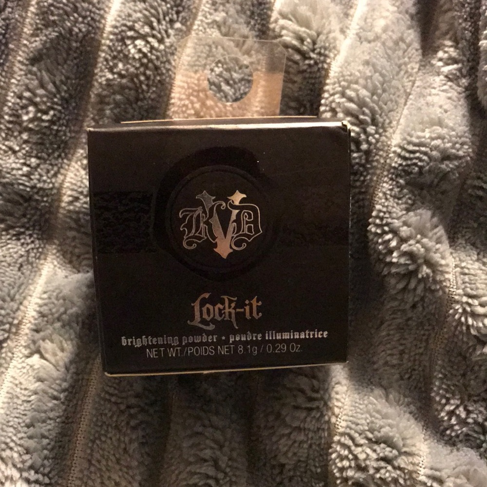 Kat Von D Lock It Setting Powder in Golden